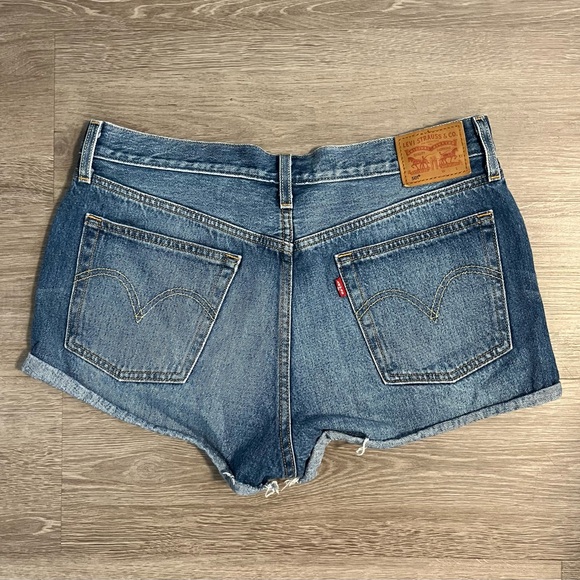 Levi’s Shorts - Picture 1 of 2